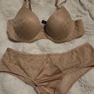 Victoria's Secret Lace Bra and Panty Set in Beige